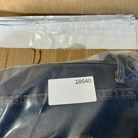 Levi's Jeans Womens 18M 525  Perfect Waist Dark Wash Bootcut Denim Mid Rise - Picture 10 of 10